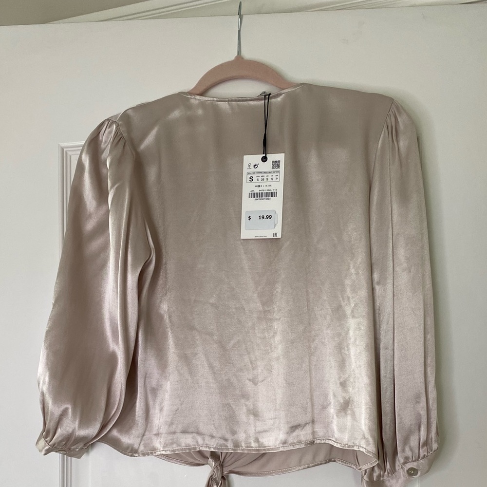 Luxurious button down - Picture 2 of 3